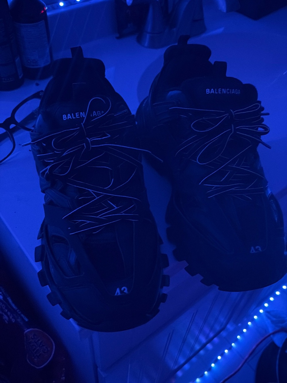 Balenciaga Men's Track Black Chunky Sneakers with Reflective Laces - Picture 2 of 4